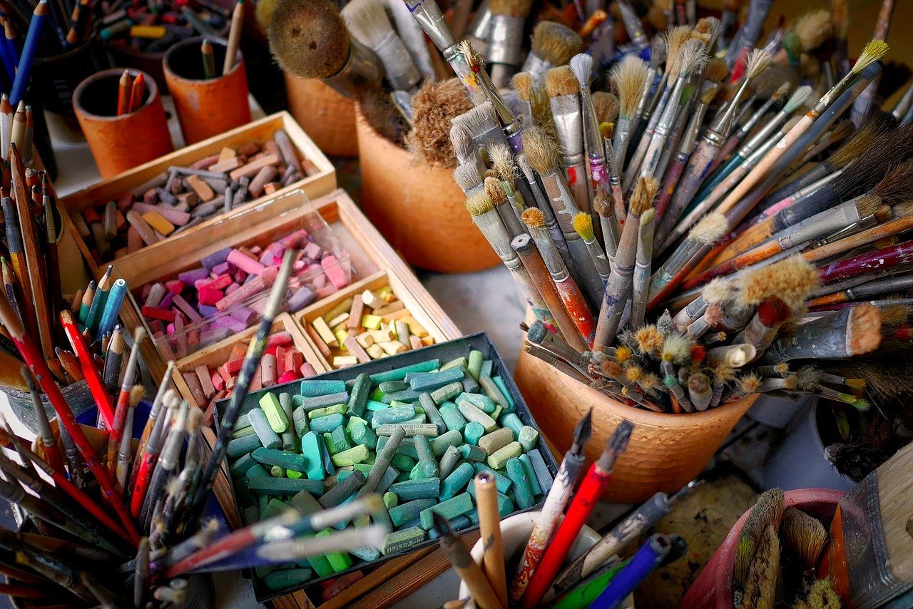 Painter vs. Artist: Any Difference? Find out here - BestPaintByNumbers